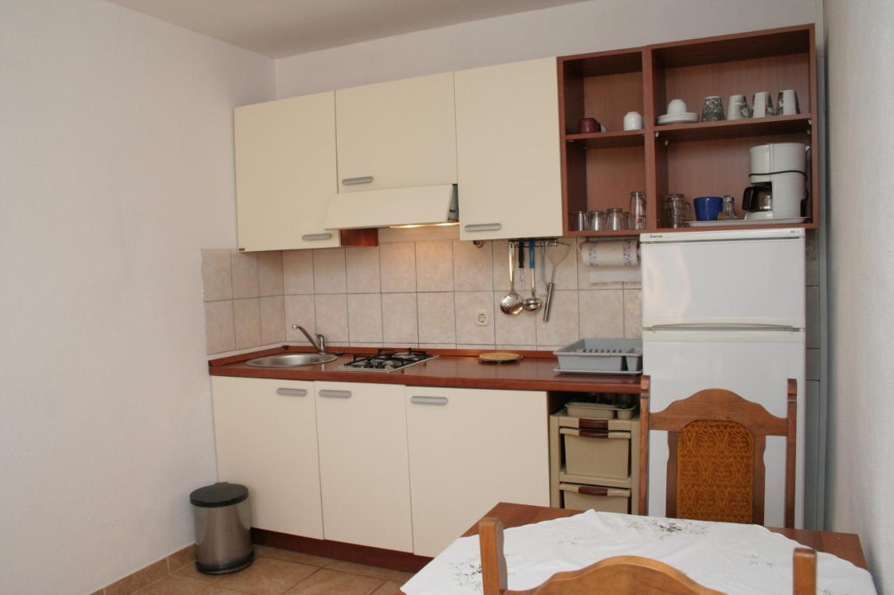 Apartment Zarace - Gdinj 4598A Exterior photo